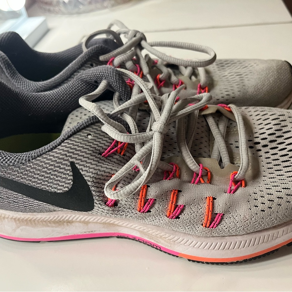 Nike Women's Gray and Pink Athletic Shoes